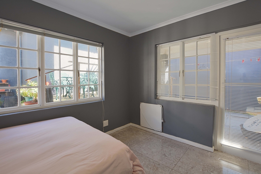 4 Bedroom Property for Sale in Bloubergstrand Western Cape